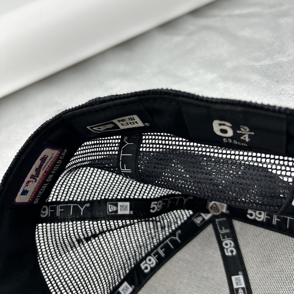 New Era New York NY Yankees MLB Black Fitted Size 6 3/4  Mesh In Black - Picture 6 of 8